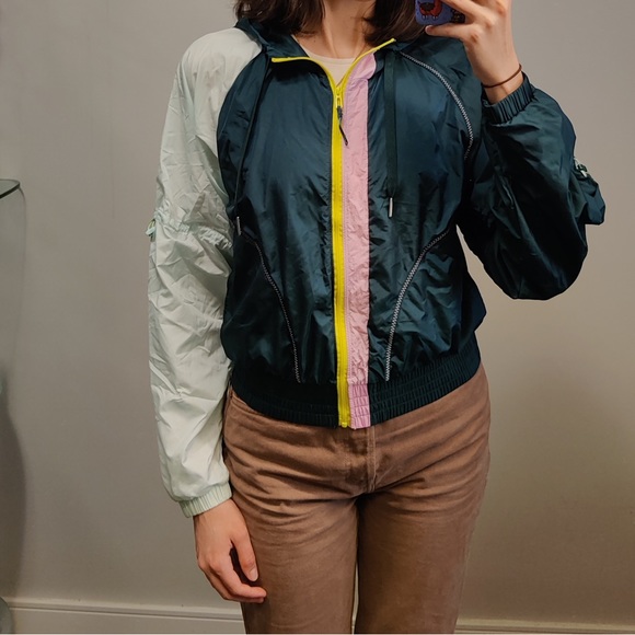Retro Crop Colourblock Windbreaker
(Puma 517378 - Cosmic Women’s Jacket) - Picture 8 of 11